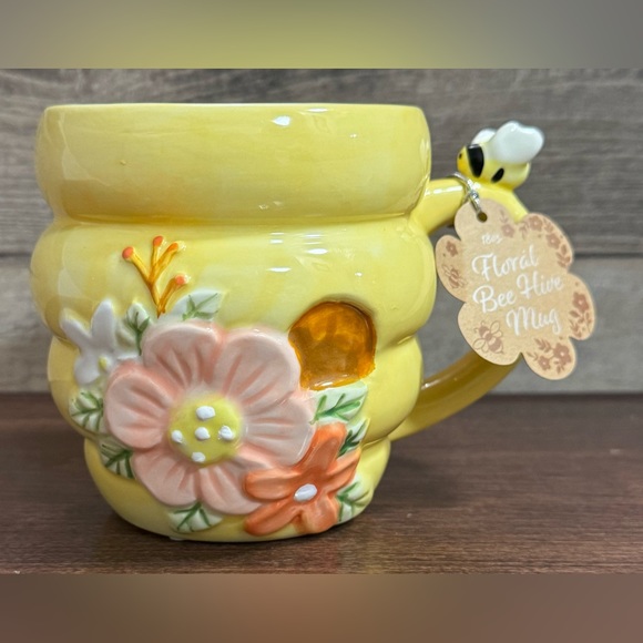 Super Cute Floral Bee 🐝 Hive Mug - NEW - Picture 2 of 7